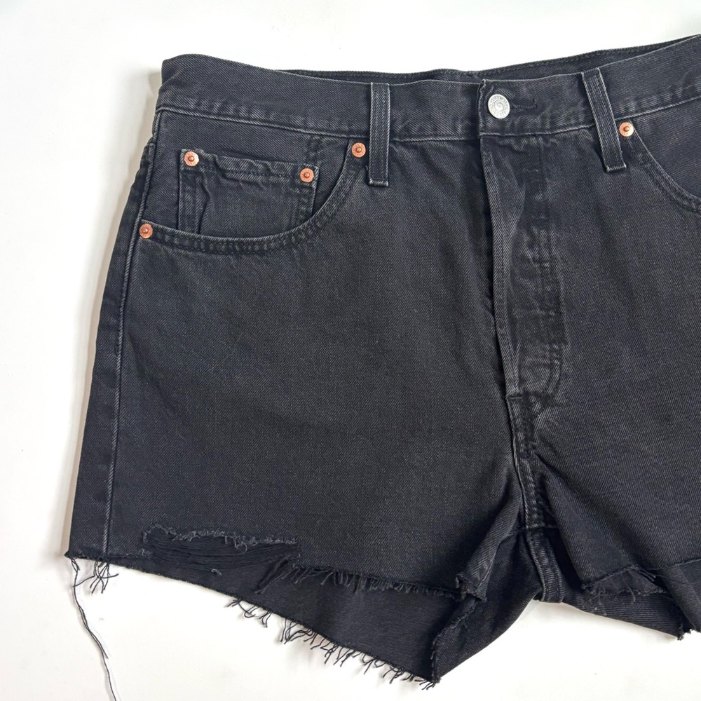 Levi’s 501 High Rise Raw Hem Black Denim Jean Shorts Size 32 - Picture 4 of 15